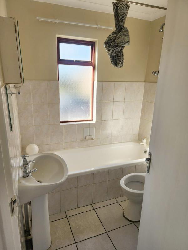 To Let 2 Bedroom Property for Rent in Guldenland Western Cape